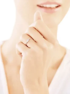 Pierścionek z białego złota z brylantem - 0,04 ct - próba 375