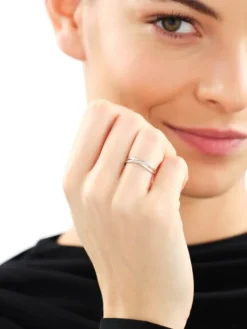 Pierścionek z białego złota z diamentami - 0,02 ct - próba 375