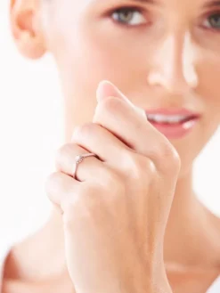 Pierścionek z białego złota z brylantem - 0,08 ct - próba 585