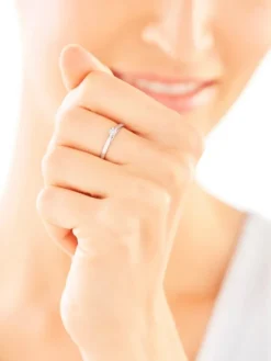 Pierścionek z białego złota z brylantem - 0,03 ct - próba 375