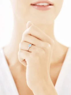 Pierścionek z białego złota z brylantami i topazem - próba 585