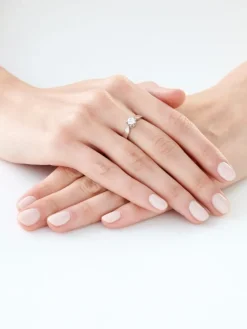 Pierścionek z białego złota z brylantami - 0,19 ct - próba 585