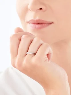 Pierścionek z białego złota z diamentami - 0,06 ct - próba 585