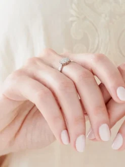 Pierścionek z białego złota z brylantami - 0,25 ct - próba 375