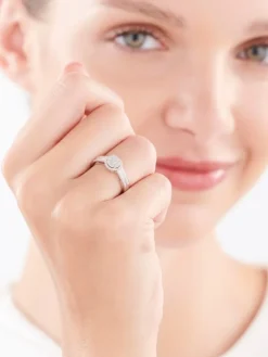 Pierścionek z białego złota z diamentami - 0,15 ct - próba 750