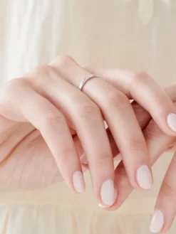 Pierścionek z białego złota brylantem - 0,05 ct - próba 375