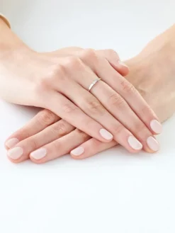 Pierścionek z białego złota brylantem - 0,05 ct - próba 375