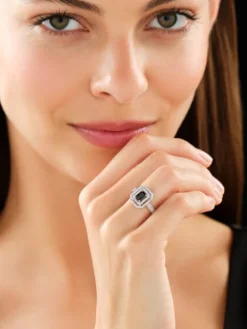 Pierścionek z białego złota z diamentami i szafirem - próba 585