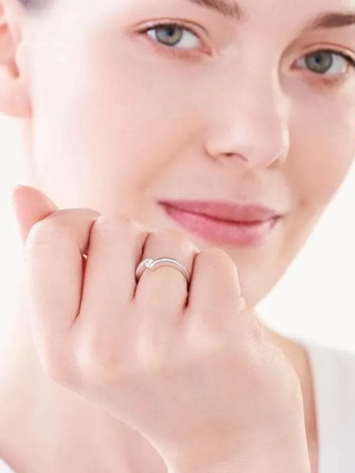 Pierścionek z białego złota z brylantem - 0,18 ct - próba 750