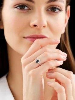 Pierścionek z białego złota z brylantami i szafirem - próba 585