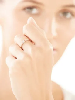 Pierścionek z białego złota z brylantem - 0,06 ct - próba 750