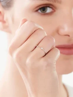 Pierścionek z  białego złota z brylantem - 0,01 ct - próba 375