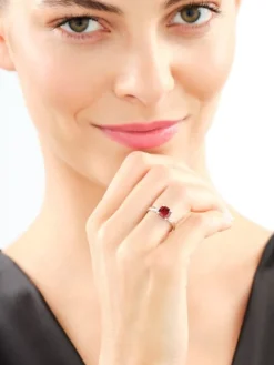 Pierścionek z białego złota z diamentami i granatem - próba 585