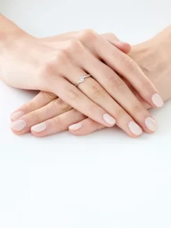 Pierścionek z białego złota z brylantem - 0,02 ct - próba 750