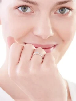 Pierścionek z białego złota z diamentami - 0,05 ct - próba 375