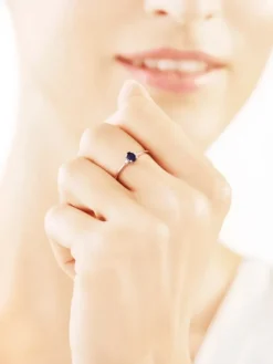 Pierścionek z białego złota z brylantami i szafirem - próba 585