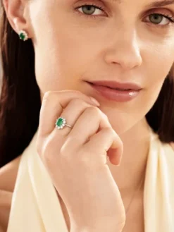 Pierścionek z  białego złota z brylantami i szmaragdem - próba 585