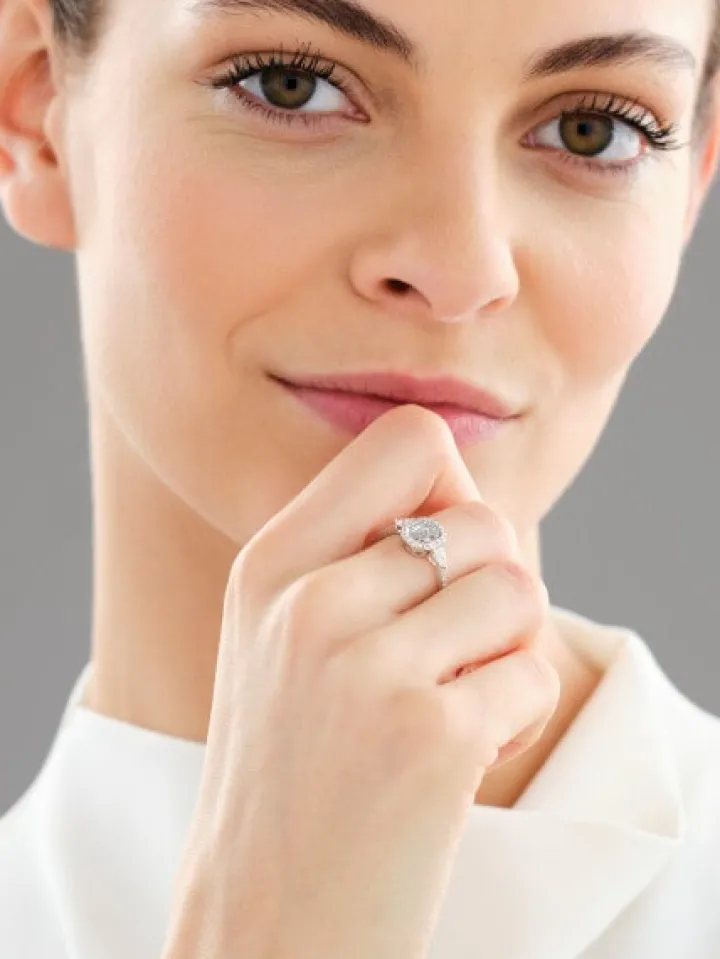 Pierścionek z białego złota z diamentami - 0,83 ct - próba 750