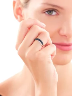 Pierścionek z białego złota z diamentami i szafirami - próba 585