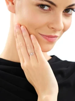 Pierścionek z białego złota z diamentami – serca - 0,02 ct - próba 375