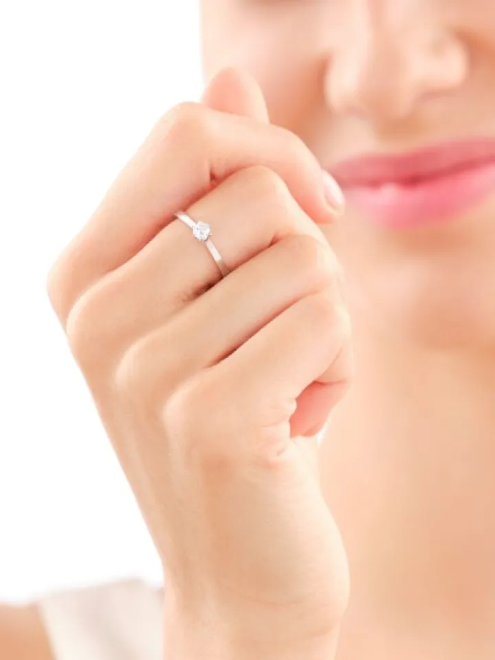 Pierścionek z białego złota z brylantem - 0,18 ct - próba 750