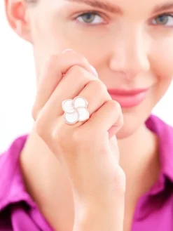 Pierścionek z mosiądzu pozłacany z masą perłową i cyrkoniami