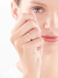 Pierścionek z różowego złota z diamentami - 0,04 ct - próba 585