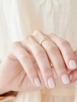 Pierścionek z żółtego i białego złota z brylantem - serce - 0,02 ct - próba 375