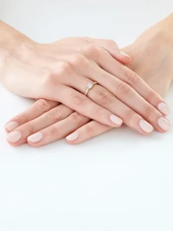 Pierścionek z żółtego i białego złota z diamentami - 0,09 ct - próba 585