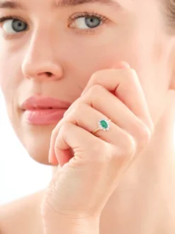 Pierścionek z żółtego i białego złota z diamentami i szmaragdem - próba 585