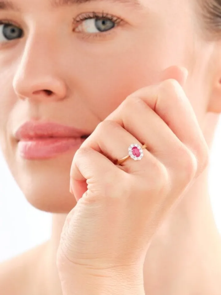 Pierścionek z żółtego i białego złota z brylantami i rubinem - próba 585