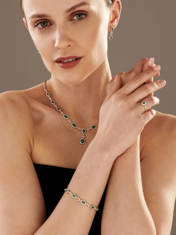 Pierścionek z żółtego i białego złota z brylantami i szmaragdem - próba 585