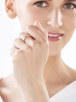 Pierścionek z żółtego i białego złota z brylantami - 0,06 ct - próba 750