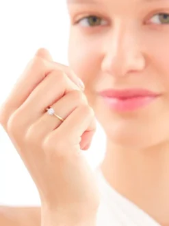 Pierścionek z  żółtego i białego złota z brylantem - 0,10 ct - próba 585