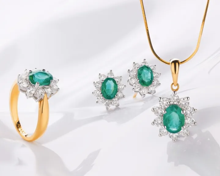 Pierścionek z żółtego i białego złota z brylantami i szmaragdem - próba 585