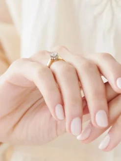 Pierścionek z żółtego i białego złota z brylantem - SI2/H - 0,37 ct - próba 585