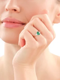 Pierścionek z żółtego i białego złota z brylantami i szmaragdem - próba 585