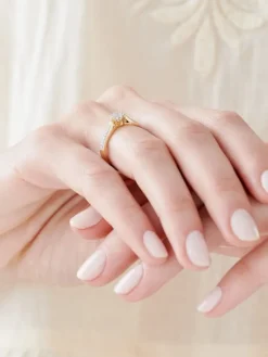 Pierścionek z żółtego i białego złota z brylantami - 0,25 ct - próba 750