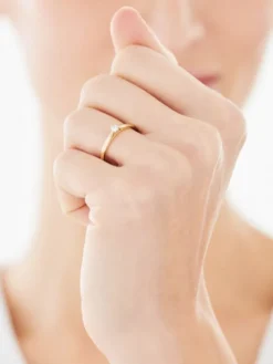 Pierścionek z żółtego złota z brylantem - 0,08 ct - próba 750