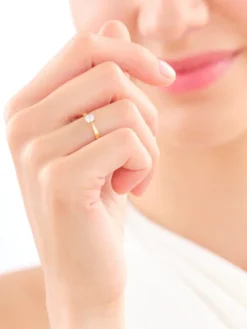 Pierścionek z żółtego złota z brylantem - 0,18 ct - próba 750