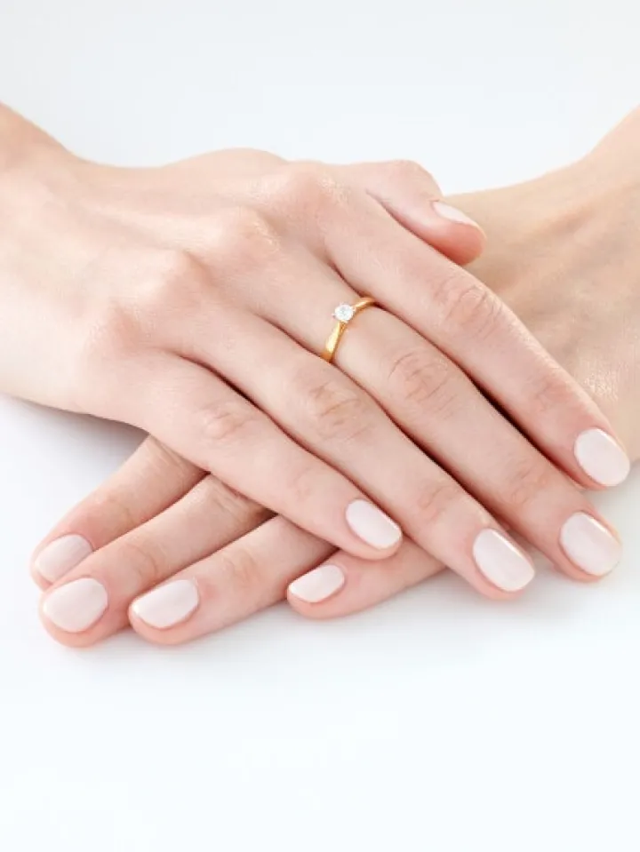 Pierścionek z żółtego złota z brylantem - 0,18 ct - próba 750