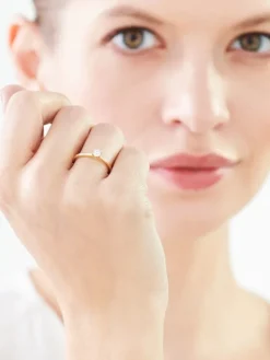 Pierścionek z żółtego złota z brylantem - 0,16 ct - próba 585