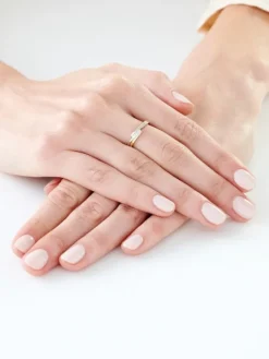 Pierścionek z żółtego złota z brylantami - 0,03 ct - próba 585