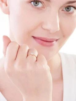 Pierścionek z żółtego złota z diamentami - 0,10 ct - próba 585