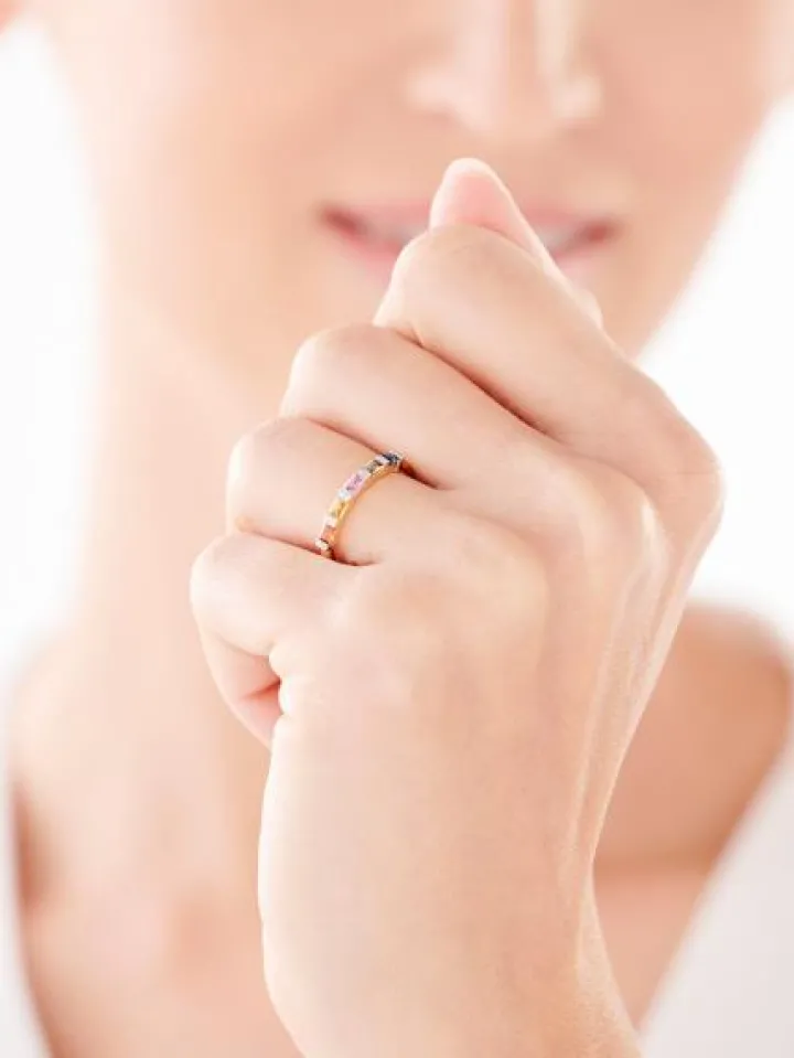 Pierścionek z żółtego złota z brylantami i szafirami kolorowymi - próba 585