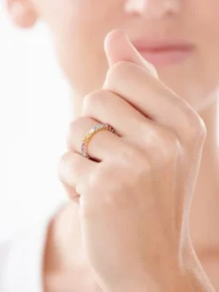 Pierścionek z żółtego złota z brylantem i kamieniami ozdobnymi - próba 585