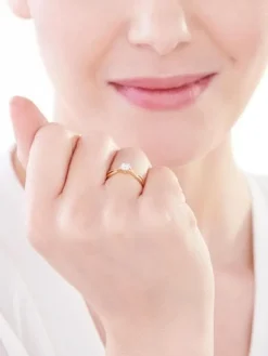 Pierścionek z żółtego złota z brylantem - 0,31 ct - próba 750