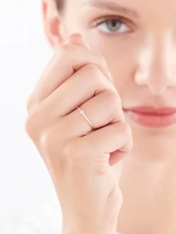 Pierścionek z żółtego złota z diamentami - 0,02 ct - próba 375