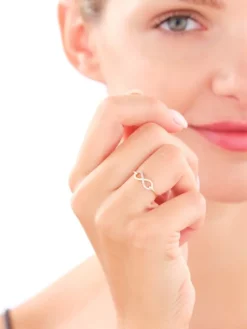 Pierścionek z żółtego złota z diamentami - nieskończoność - 0,03 ct - próba 585