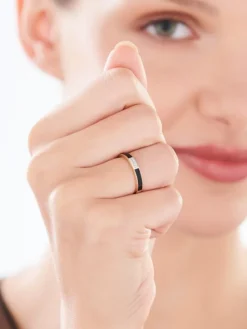 Pierścionek z żółtego złota z diamentami i emalią - 0,04 ct - próba 585